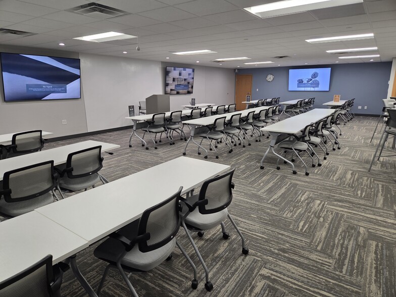 More Photos Of 2950 Metro Dr, Bloomington Office For Lease