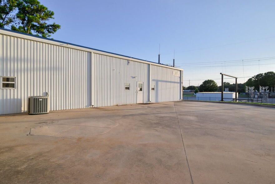 More Photos Of 3008 Ranger Hwy, Weatherford Manufacturing For Sale