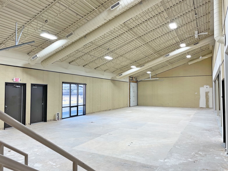 More Photos Of 2401 Directors Row, Indianapolis Unknown For Lease