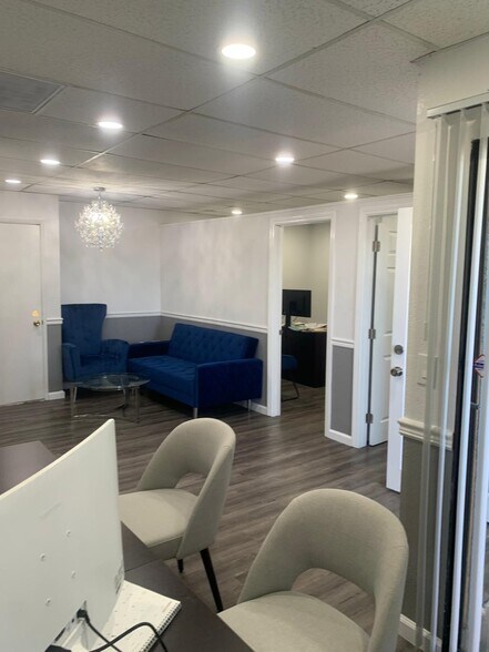 More Photos Of 6959 Linda Vista Rd, San Diego Storefront Retail Office For Lease