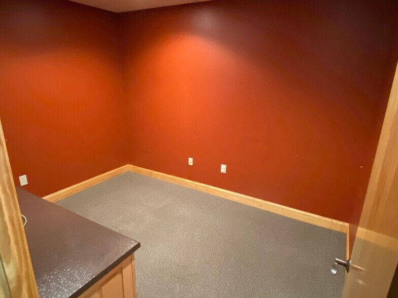 More Photos Of 717 Greenway Rd, Boone Medical For Lease