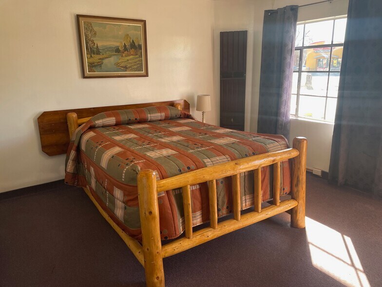 More Photos Of 408 Park St, Thermopolis Hotel For Sale