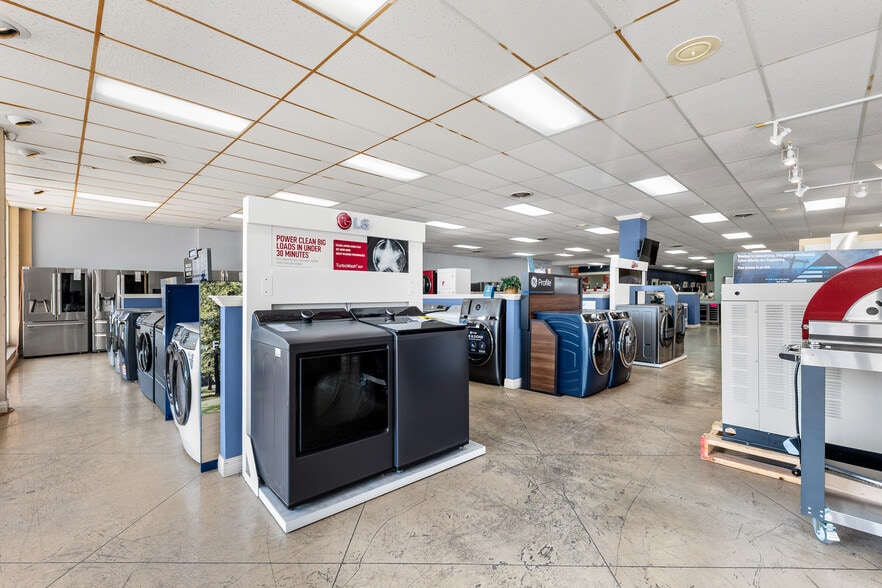 More Photos Of 3101 N 10th St, McAllen General Retail For Lease