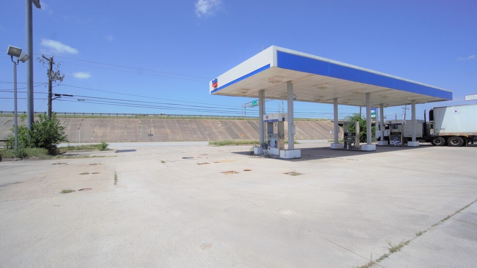 More Photos Of 12235 Camp Bowie Blvd W, Aledo Service Station For Sale