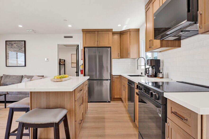 More Photos Of 7410 Denny Ave, Sun Valley Healthcare For Sale