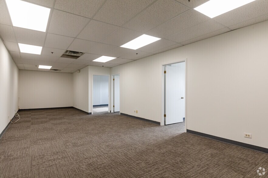 More Photos Of 240-292 Town Center Ln, Glendale Heights Unknown For Lease