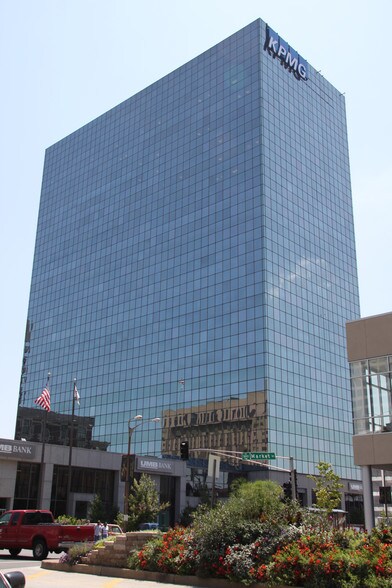 More Photos Of 10 S Broadway, Saint Louis Office For Lease