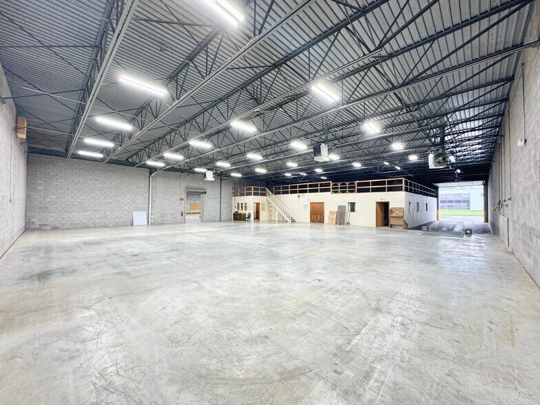 More Photos Of 1024 S Western Dr, Indianapolis Warehouse For Sale