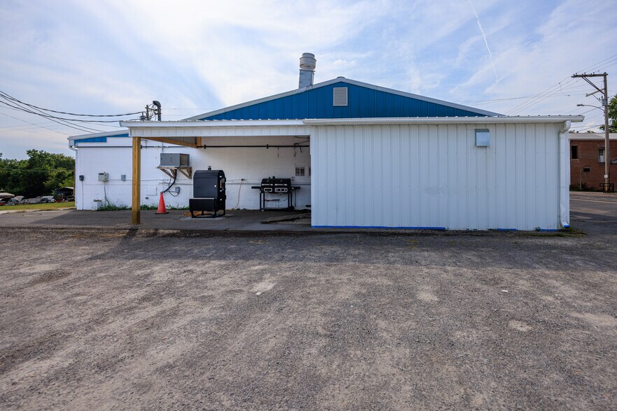 More Photos Of 4053 Hwy E, Oak Ridge Storefront For Sale