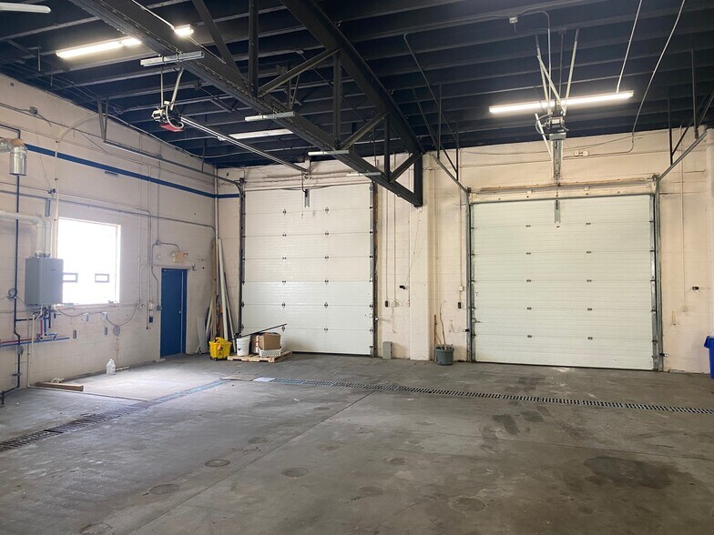 More Photos Of 6333 N Teutonia Ave, Milwaukee Warehouse For Lease