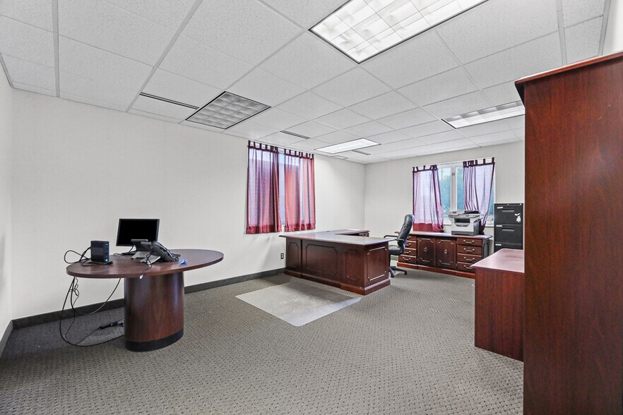 More Photos Of 37401 Stevens Blvd, Willoughby Flex For Lease