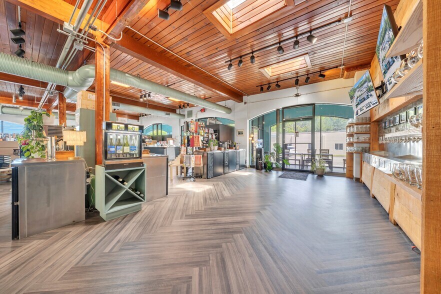 More Photos Of 2601 Franklin Rd, Roanoke Freestanding For Sale