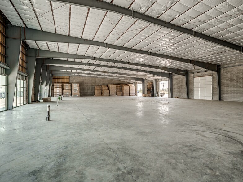 More Photos Of 548 W 125th Pl S, Glenpool Storefront Retail Office For Lease