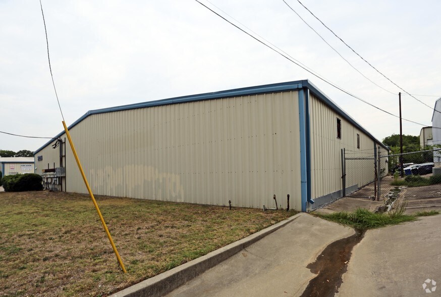 More Photos Of 2025 E Shady Grove Rd, Irving Flex For Lease