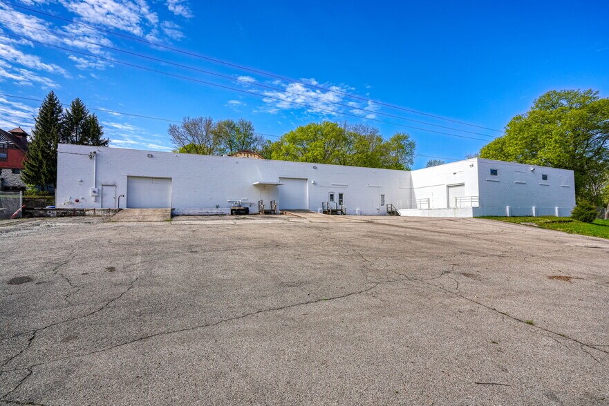 More Photos Of 30-31 S Sycamore St, Springfield Service For Sale