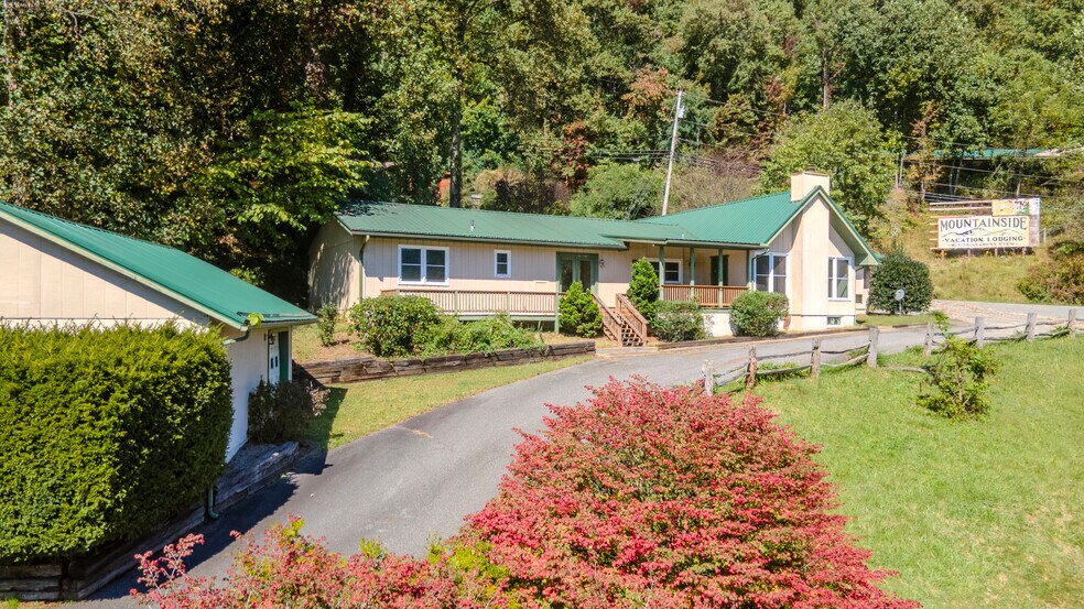 More Photos Of 8356 Sylva Rd, Franklin Office For Sale
