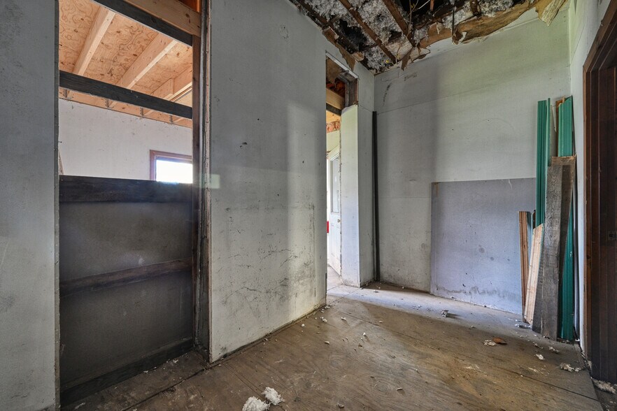 More Photos Of 74 Route 133, Winthrop Flex For Sale