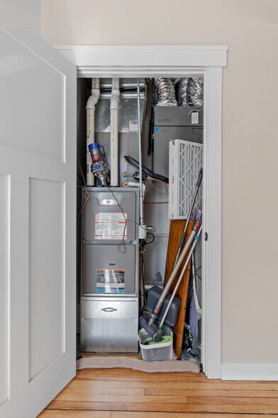 More Photos Of 1704 Jefferson St NE, Minneapolis Apartments For Sale