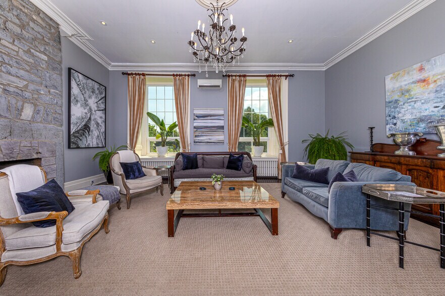 More Photos Of 8 Starr Pl, Kingston Hospitality For Sale