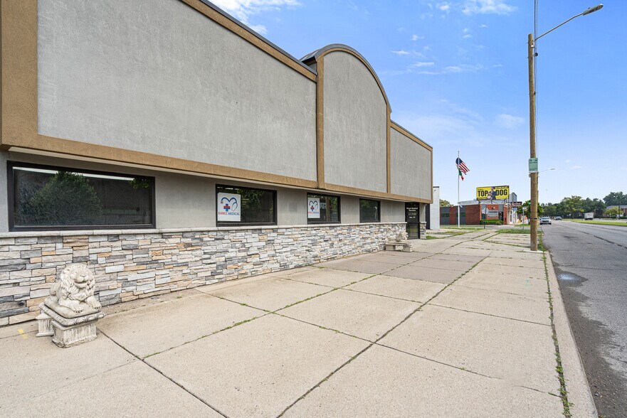 Primary Photo Of 17331 Mack Ave, Detroit Medical For Lease