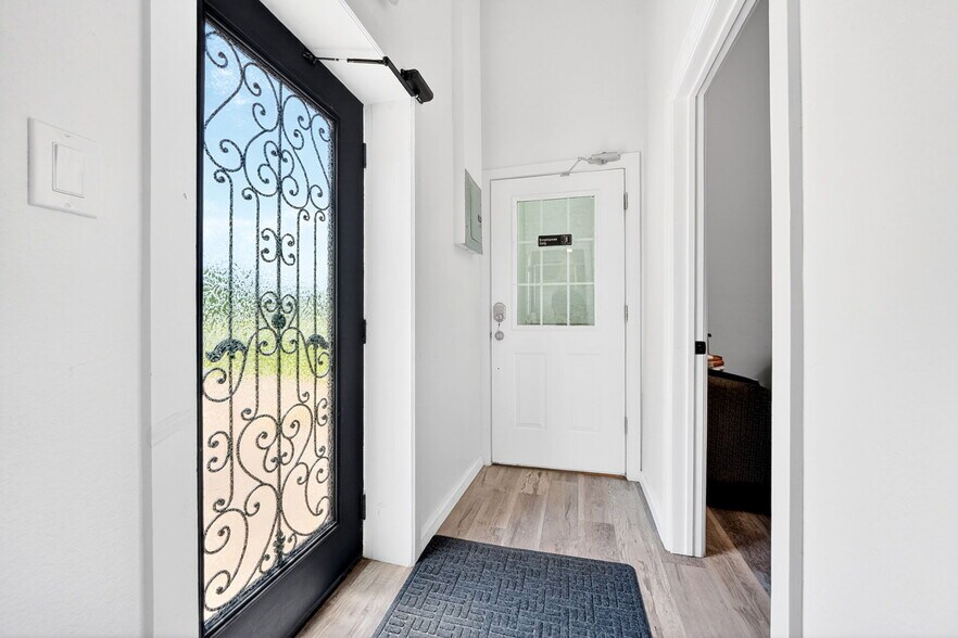 More Photos Of 201 N Bois D Arc St, Forney Storefront For Sale