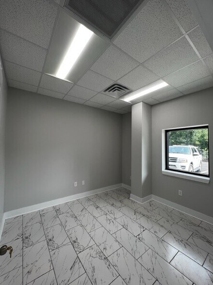 More Photos Of 625 Treeland Dr, Ladson Light Distribution For Lease