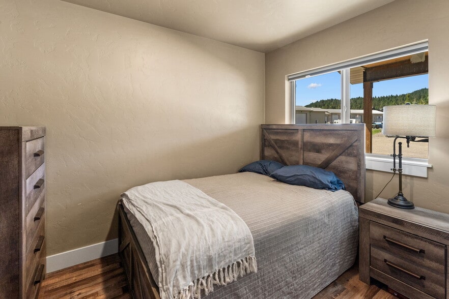 More Photos Of 303 Cold Iron Rd, Gallatin Gateway Warehouse For Sale