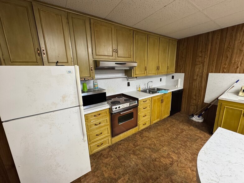 More Photos Of 10408 State Highway 64 E, Tyler Theater Concert Hall For Sale