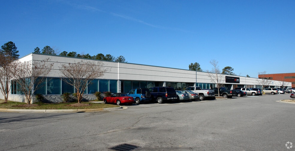 More Photos Of 737 Volvo Pky, Chesapeake Flex For Lease
