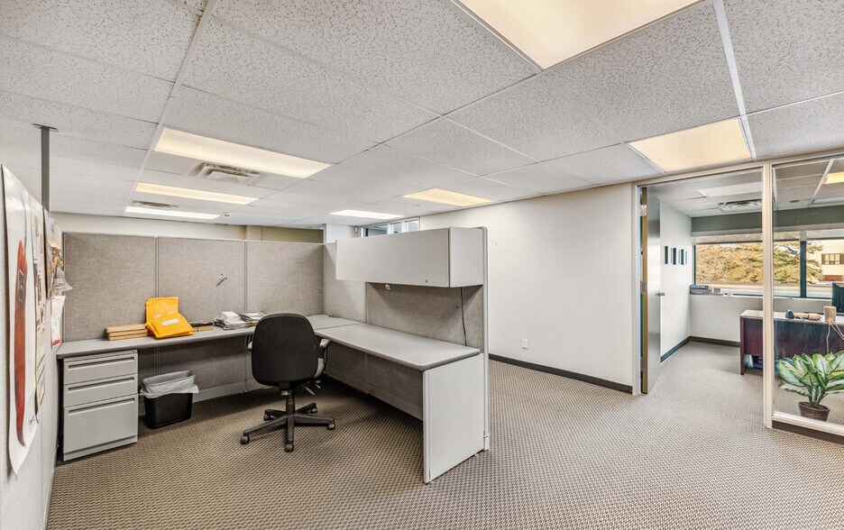 More Photos Of 155 Terence Matthews Cres, Ottawa Office For Sale