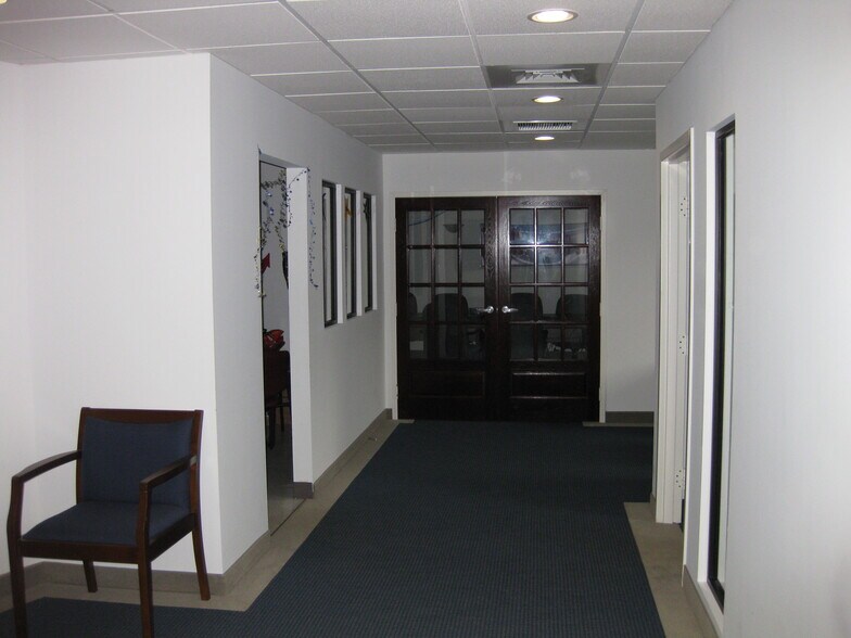 More Photos Of 10-40 Tower Ln, Avon Unknown For Lease