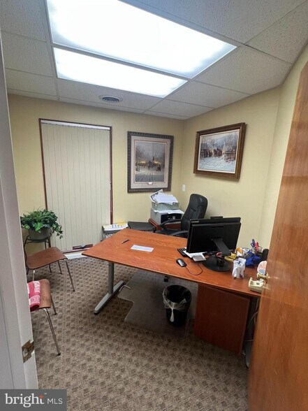 More Photos Of 12512 Lakeridge Dr, Woodbridge Medical For Sale