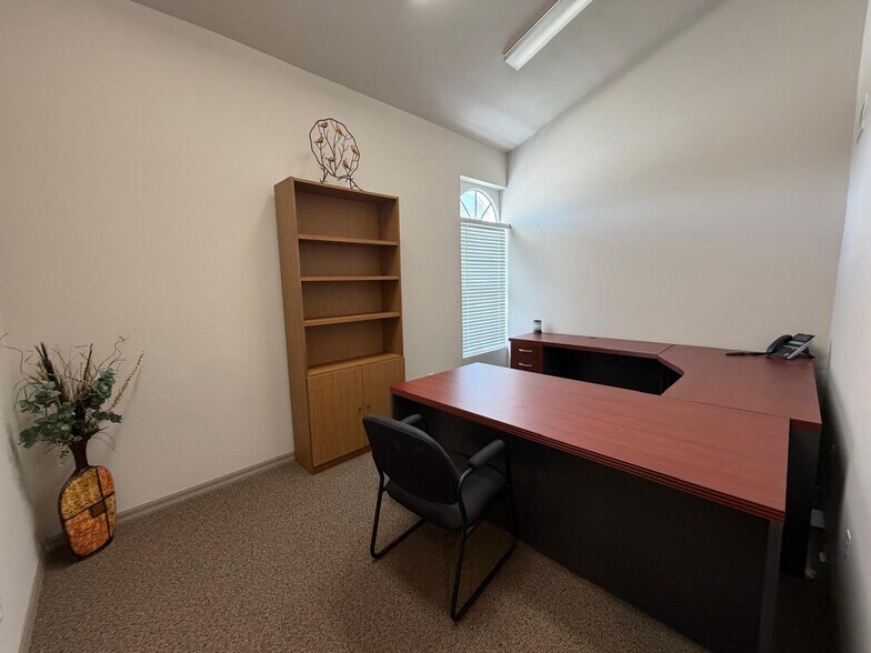 More Photos Of 1361 Royal Palm Square Blvd, Fort Myers Office For Lease