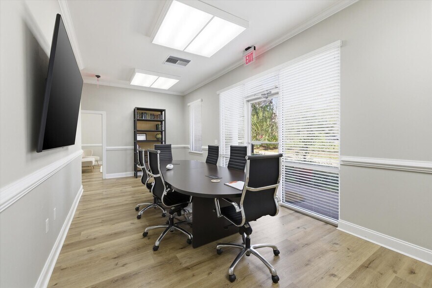 More Photos Of 1574 Village Square Blvd, Tallahassee Office For Lease