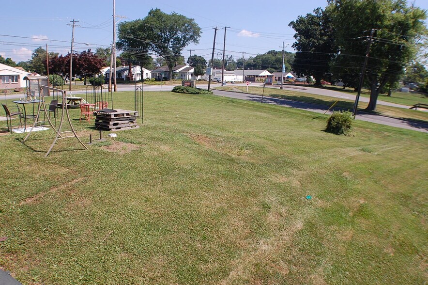 More Photos Of 1835 Delmar Dr, Folcroft Freestanding For Lease