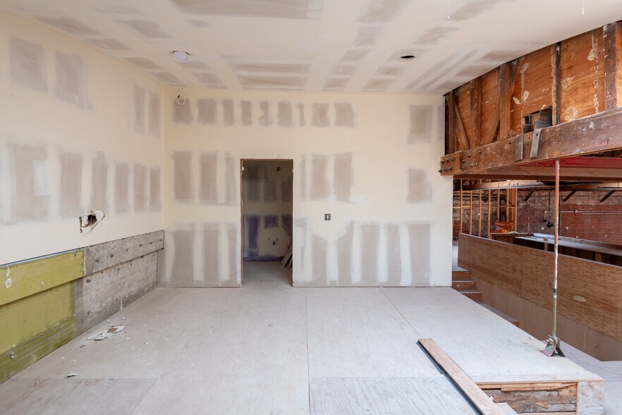 More Photos Of 5253 W Adams Blvd, Los Angeles Storefront Retail Office For Lease