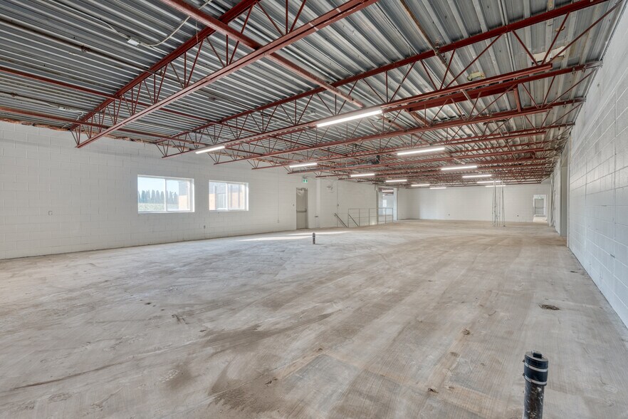 More Photos Of 6050 Don Murie St, Niagara Falls Warehouse For Lease