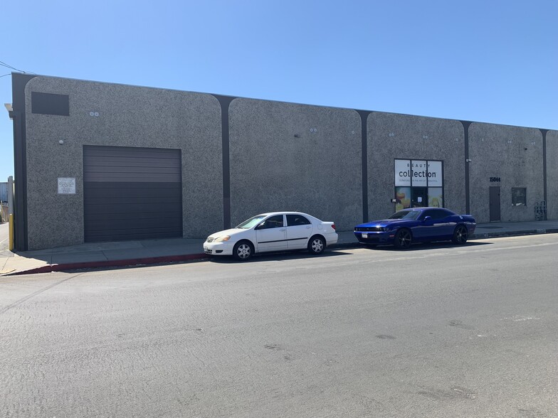 More Photos Of 15044-15054 Keswick St, Van Nuys Warehouse For Lease