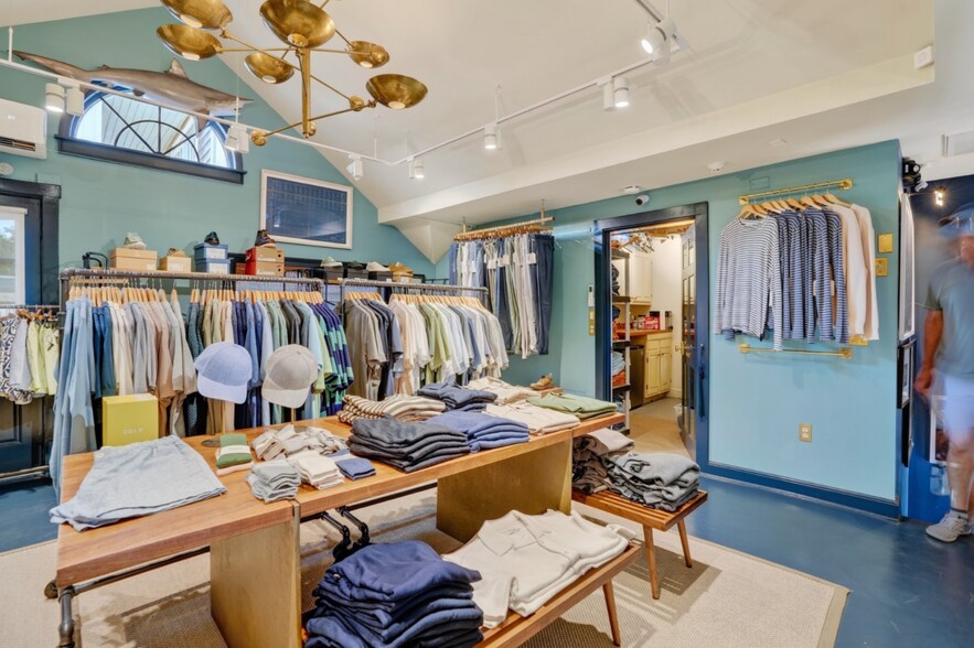 More Photos Of 9 Winter St, Edgartown Storefront For Sale