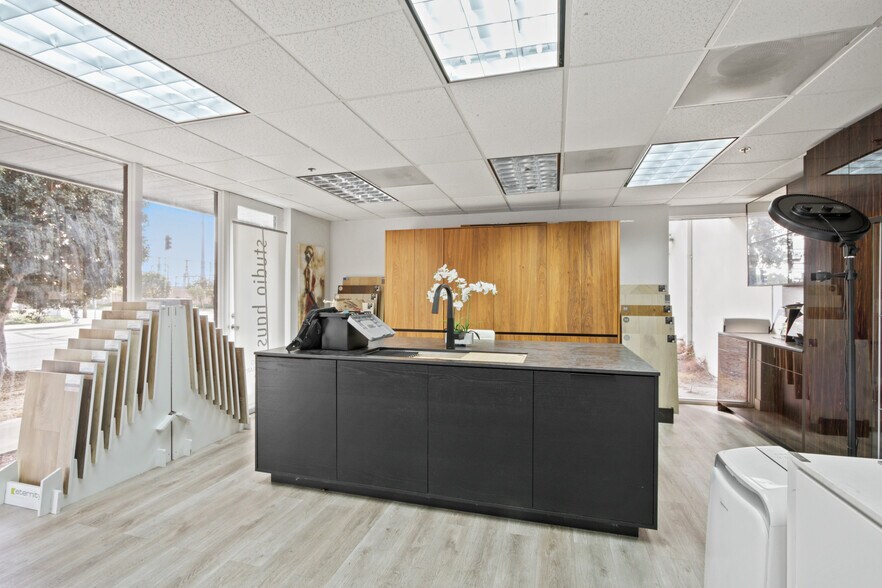 More Photos Of 901 E Cerritos Ave, Anaheim Manufacturing For Lease