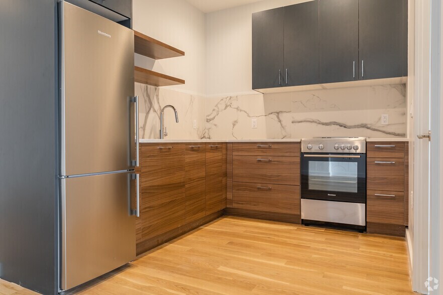 More Photos Of 45-67 Davis St, Long Island City Apartments For Lease