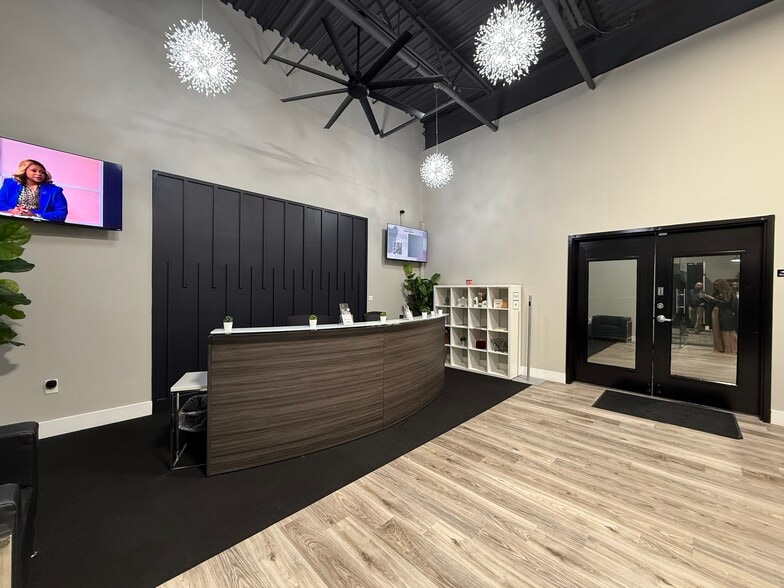 More Photos Of 3800 Camp Creek Pky, Atlanta Light Distribution For Lease