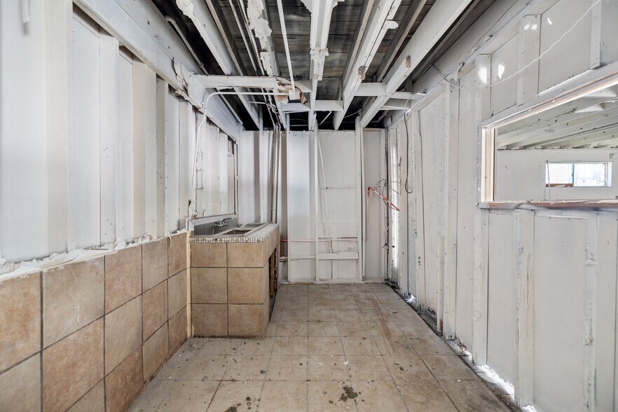 More Photos Of 1117 Collingsworth St, Houston Freestanding For Lease