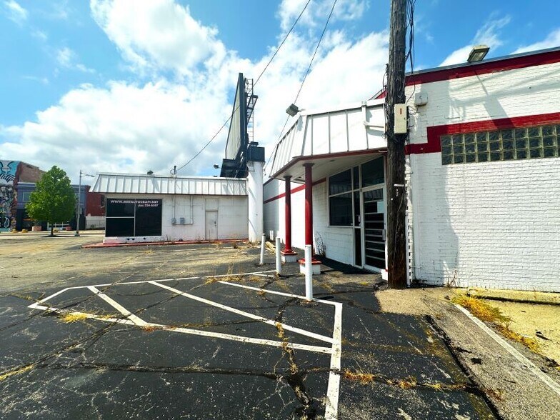 More Photos Of 323 S Jefferson St, Dayton General Retail For Sale