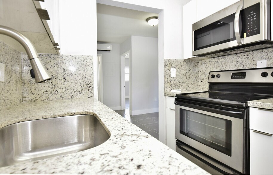 More Photos Of 13201 Memorial Hwy, North Miami Apartments For Sale