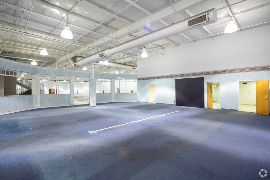 More Photos Of 13850 Manchester Rd, Manchester Freestanding For Lease