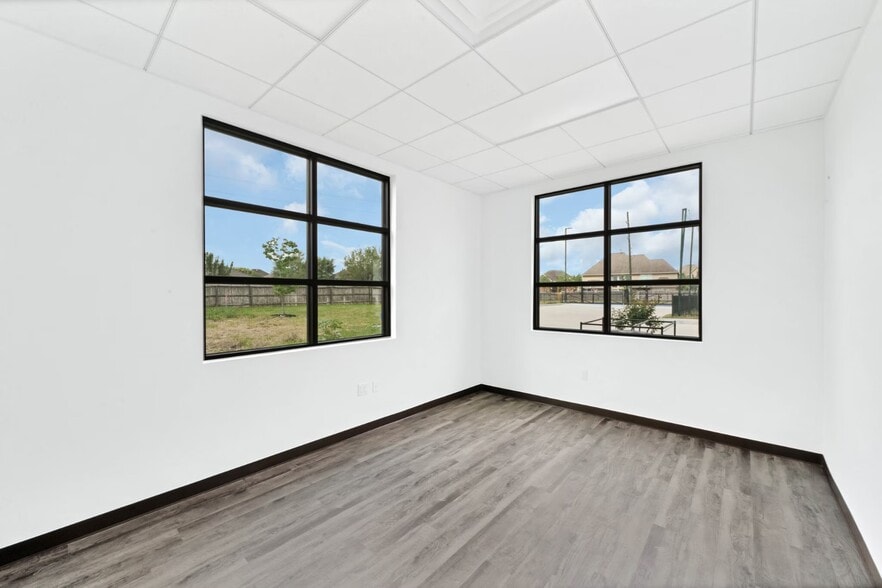 More Photos Of 12280 Broadway St, Pearland Office For Lease