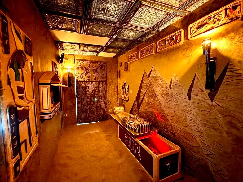 More Photos Of 1316 E Empire St, Bloomington General Retail For Sale