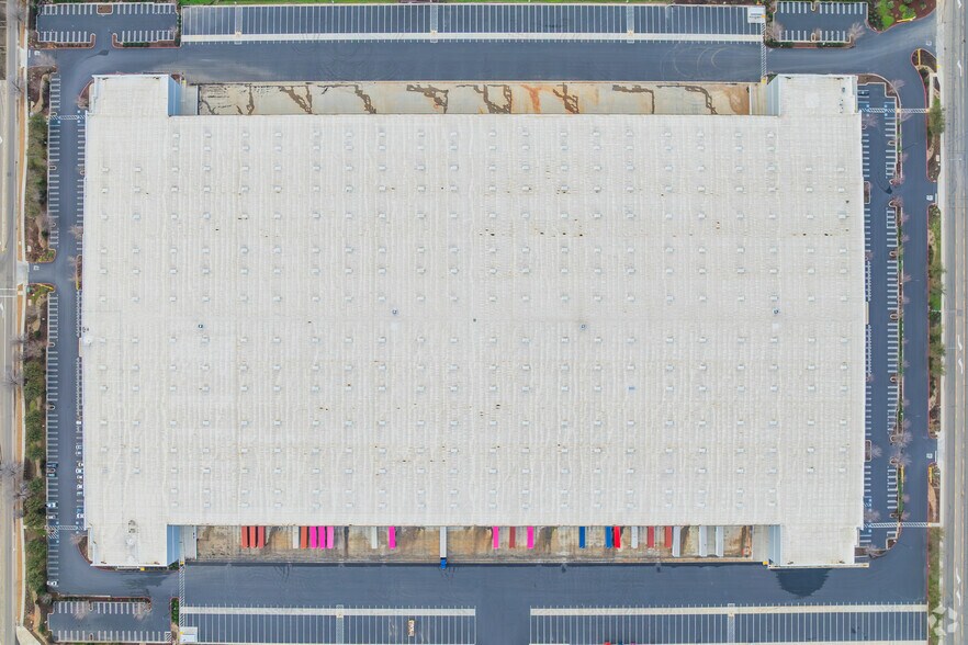 More Photos Of 400 Park Center Dr, Patterson Warehouse For Lease