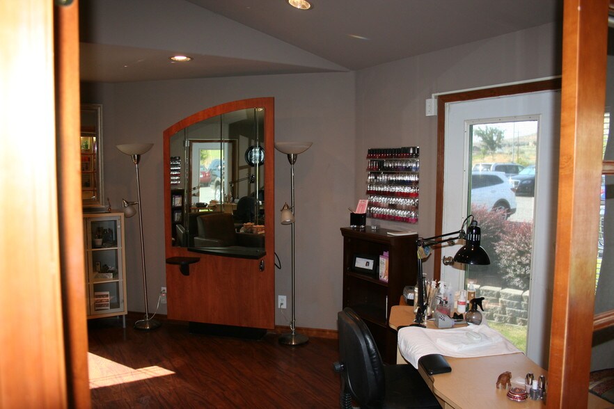 More Photos Of 1950 Keene Rd, Richland Freestanding For Lease